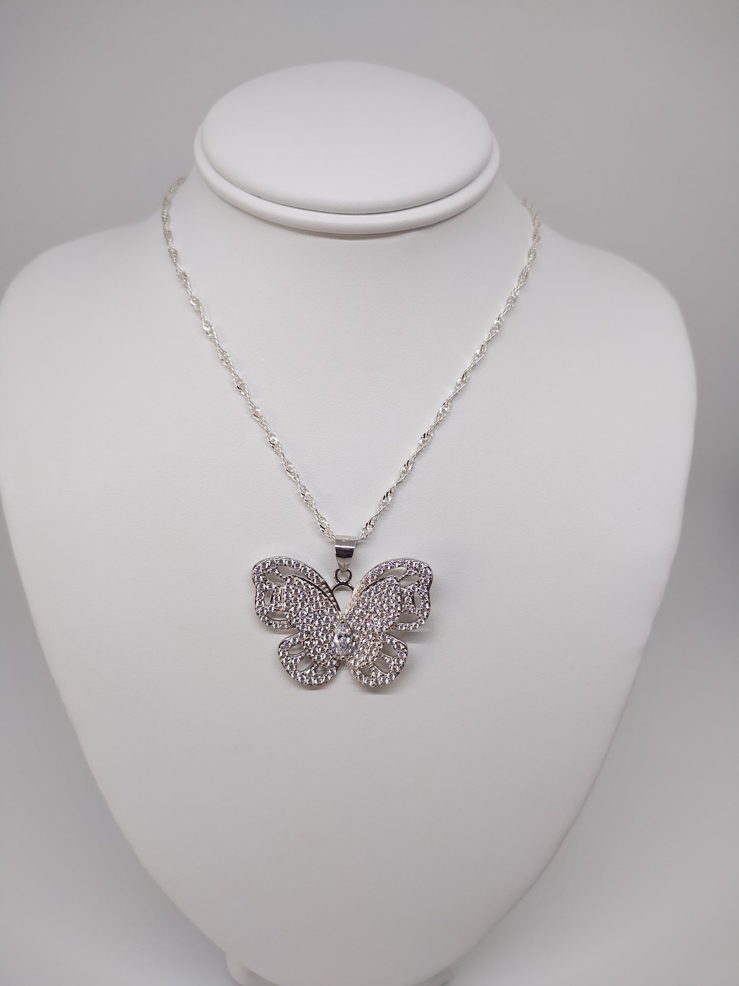 Butterfly Pendant only/ Dije de Mariposa Grande(cadena por separado)